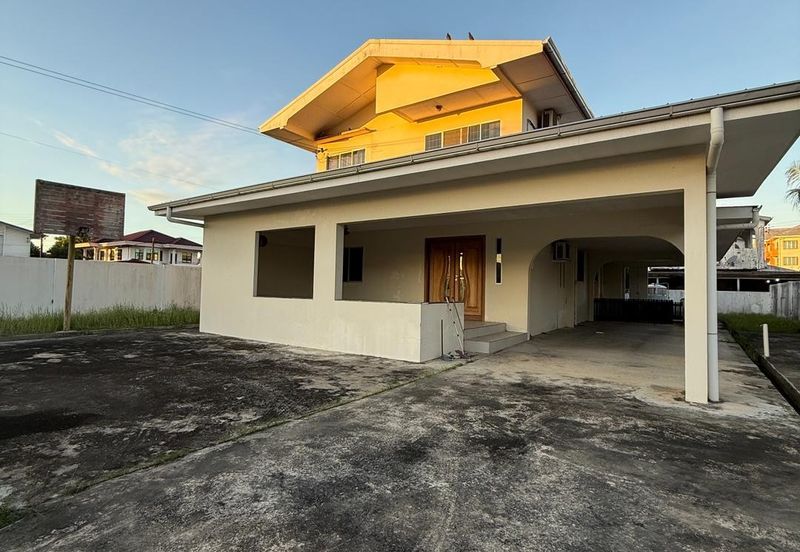 Double Storey Detached House For Sale! Location: Jalan Chong Choon, Krokop, Miri