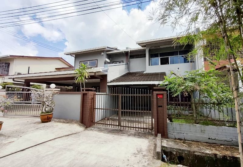 Double Storey Terrace Intermediate House For Sale! Located at 3rd Mile, Jalan Pasir