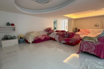 Bay Resort Condominium Miri For Sale!