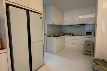 Bay Resort Condominium Miri For Sale!