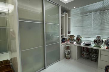 Bay Resort Condominium Miri For Sale!