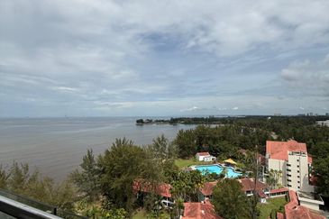 Bay Resort Condominium Miri For Sale!