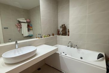 Bay Resort Condominium Miri For Sale!