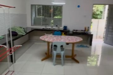 Single Storey Terrace Intermediate for Rent! Located at Taman Suria (Muara Tuang)