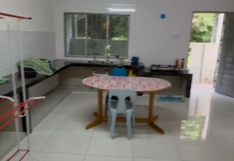 Single Storey Terrace Intermediate for Rent! Located at Taman Suria (Muara Tuang)