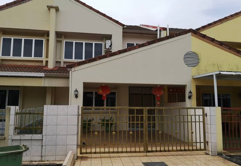 Double Storey Terrace Intermediate house For Sale!  Located at Tabuan Park, Jalan Setia Raja