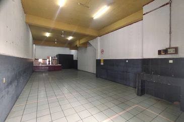 Ground Floor Intermediate Shoplot For Rent Located at Yoshi Square, Pending