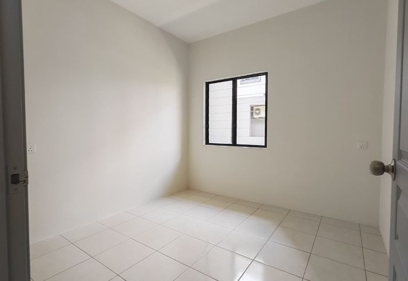 Kensho Lower Unit Townhouse For Rent Located at MJC, Batu Kawa