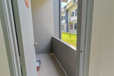 Kensho Lower Unit Townhouse For Rent Located at MJC, Batu Kawa