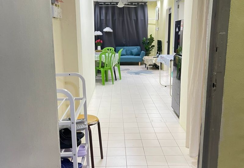 Chonglin Park Apartment For Rent  Short Term Stay   Location: Jalan Tabuan, Kuching