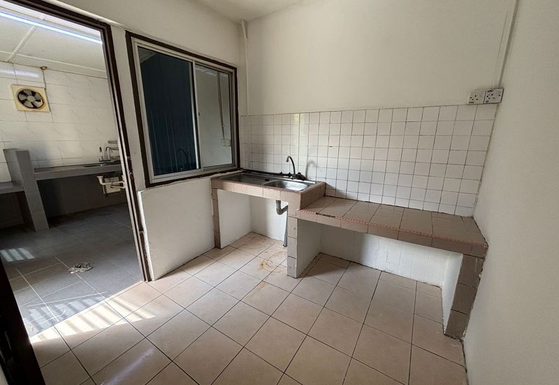 Single Storey Terrace Corner House For Sale! 📍Located at Matang, Jalan Taman Mawar