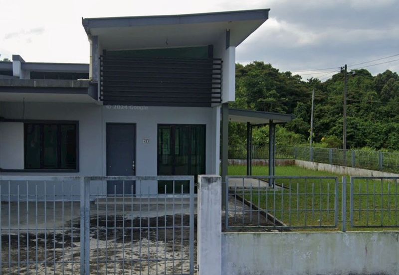 Single Storey Terrace Corner House for Rent! Located at Joyous Park, 9th Mile Kuching