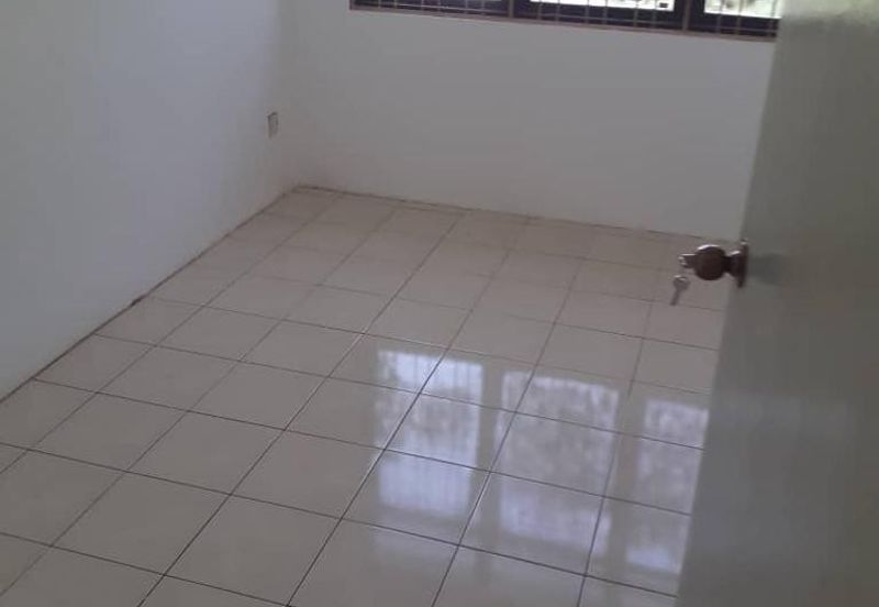 2nd Floor Intermediate Shophouse For Rent Located at MJC, Batu Kawa 