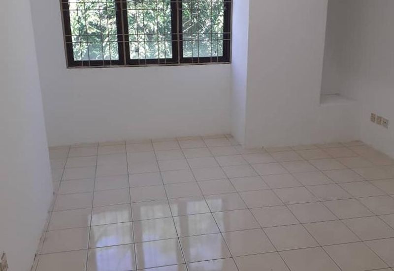 2nd Floor Intermediate Shophouse For Rent Located at MJC, Batu Kawa 
