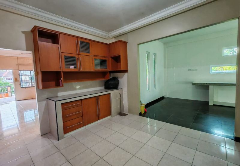 Single Storey Corner Terrace House For Sale! Located at 12th Mile