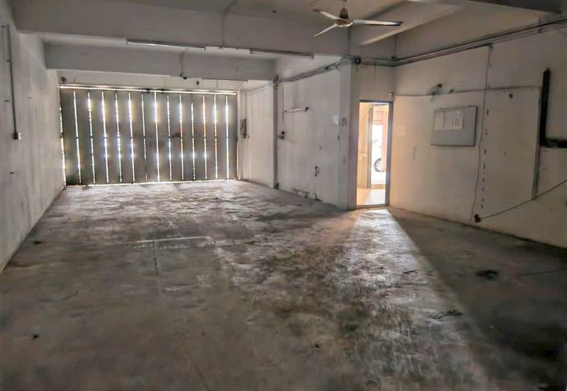 2 Units Adjoining Ground Floor Intermediate Shoplots For Rent Located at Jalan Datuk Abdul Rahim, behind Hock Lee