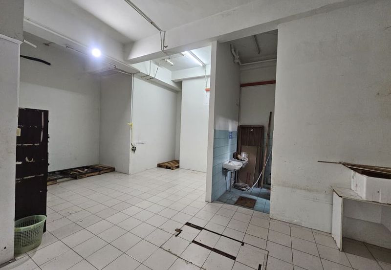 Ground Floor Big Size Office/ Shoplot For Rent 📍Located at Pending, Near Icom Square