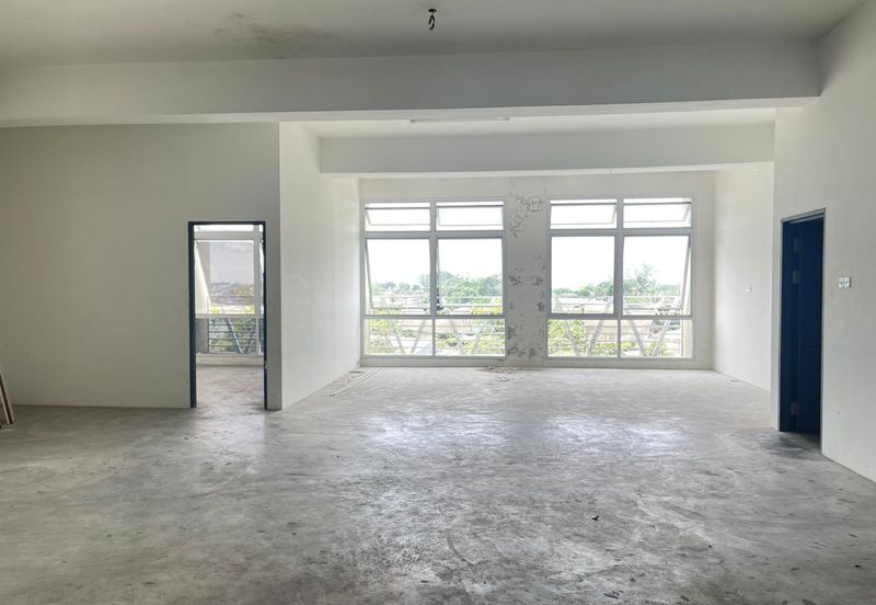 S3 Curve 3rd Floor Shoplot For Rent at Jalan Simpang Tiga  Facing main road 