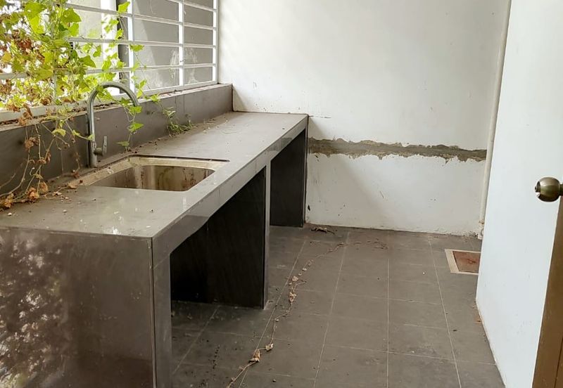 Double Storey Terrace House For Sale  Taman Midway Cresent 