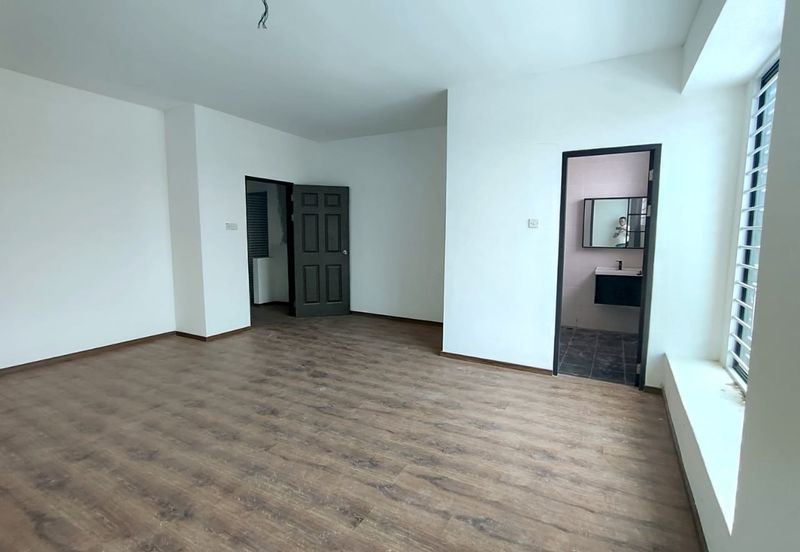 Double Storey Terrace House For Sale  Taman Midway Cresent 