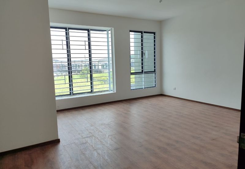 Double Storey Terrace House For Sale  Taman Midway Cresent 