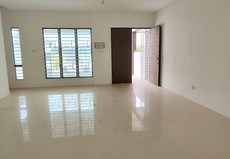 Double Storey Terrace House For Sale  Taman Midway Cresent 