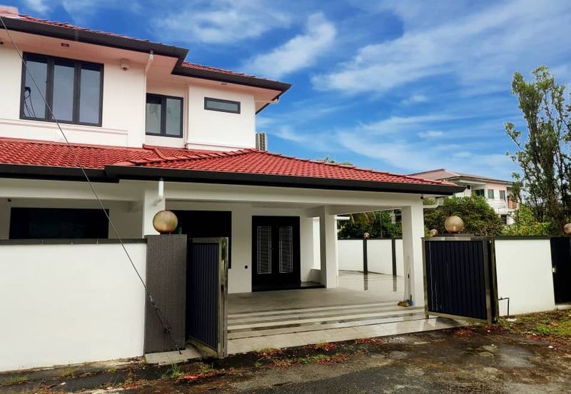Corner Double Storey Terrace House For Sale Located Jalan Greenwood 