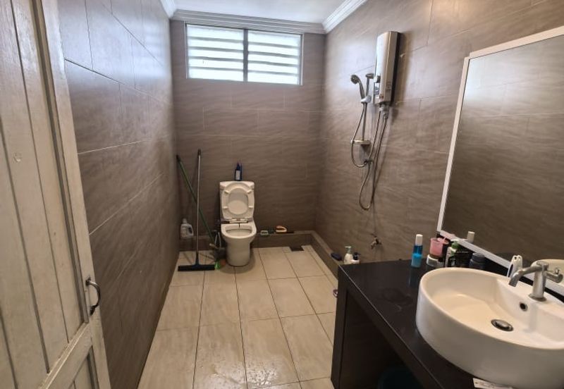 Double storey Terrace intermediate For Sale! Located at Capital Garden@ Arang road area Kuching