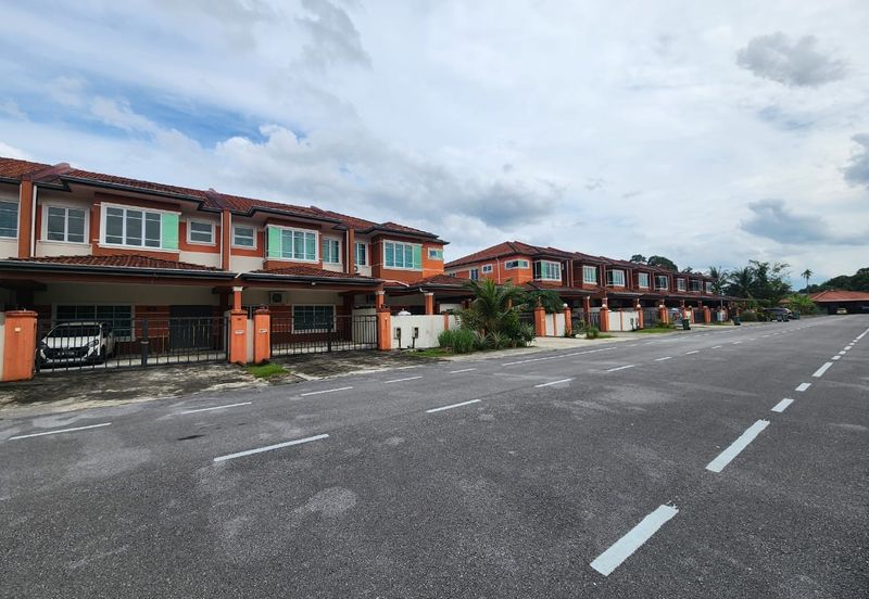 Double Storey Terrace Intermediate For Sale! Located at Merdang Gayam Samarahan 