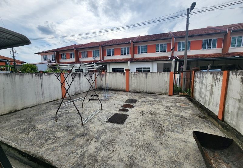 Double Storey Terrace Intermediate For Sale! Located at Merdang Gayam Samarahan 
