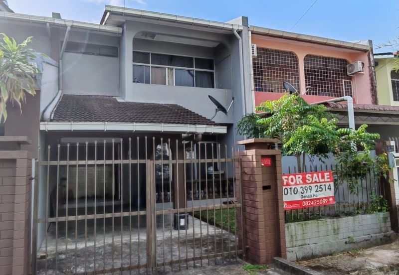 Double Storey Terrace Intermediate House For Sale Located at 3rd Mile, Lorong Pasir
