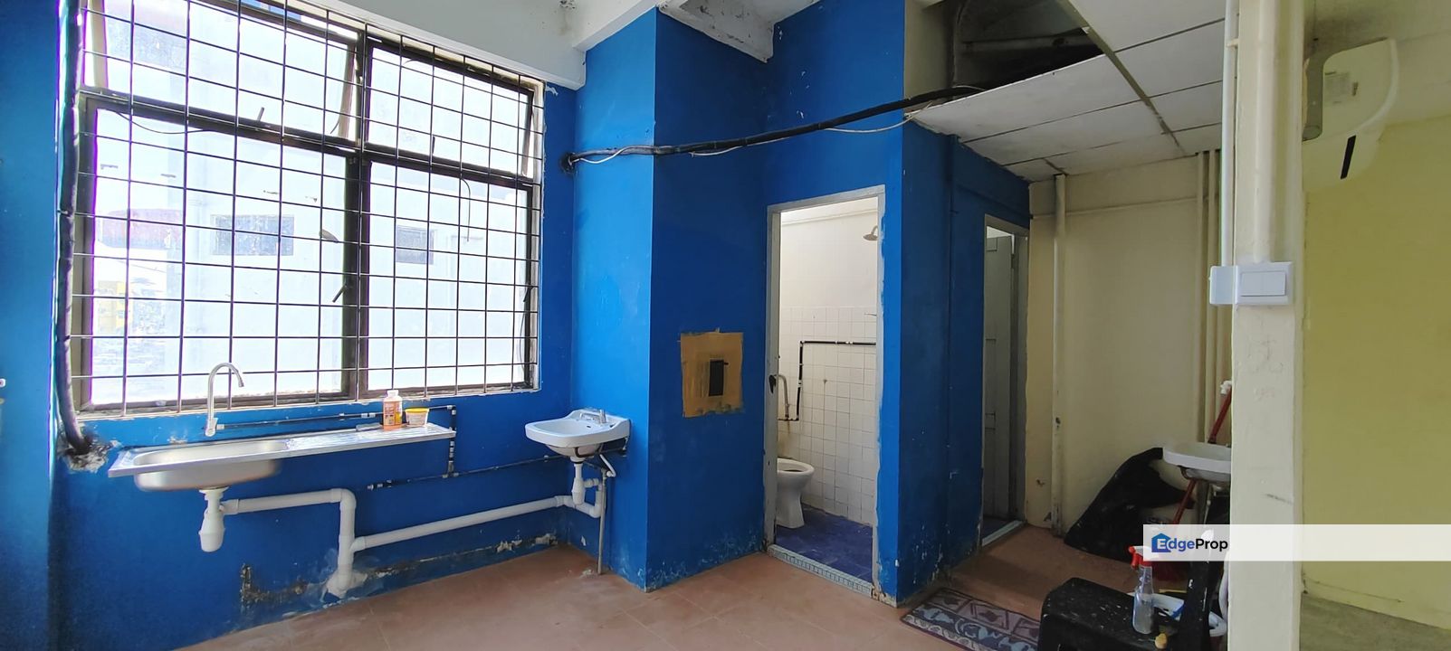 1st Floor Shoplot For Rentat Jalan Nanas (Facing Main Road), Sarawak, Kuching