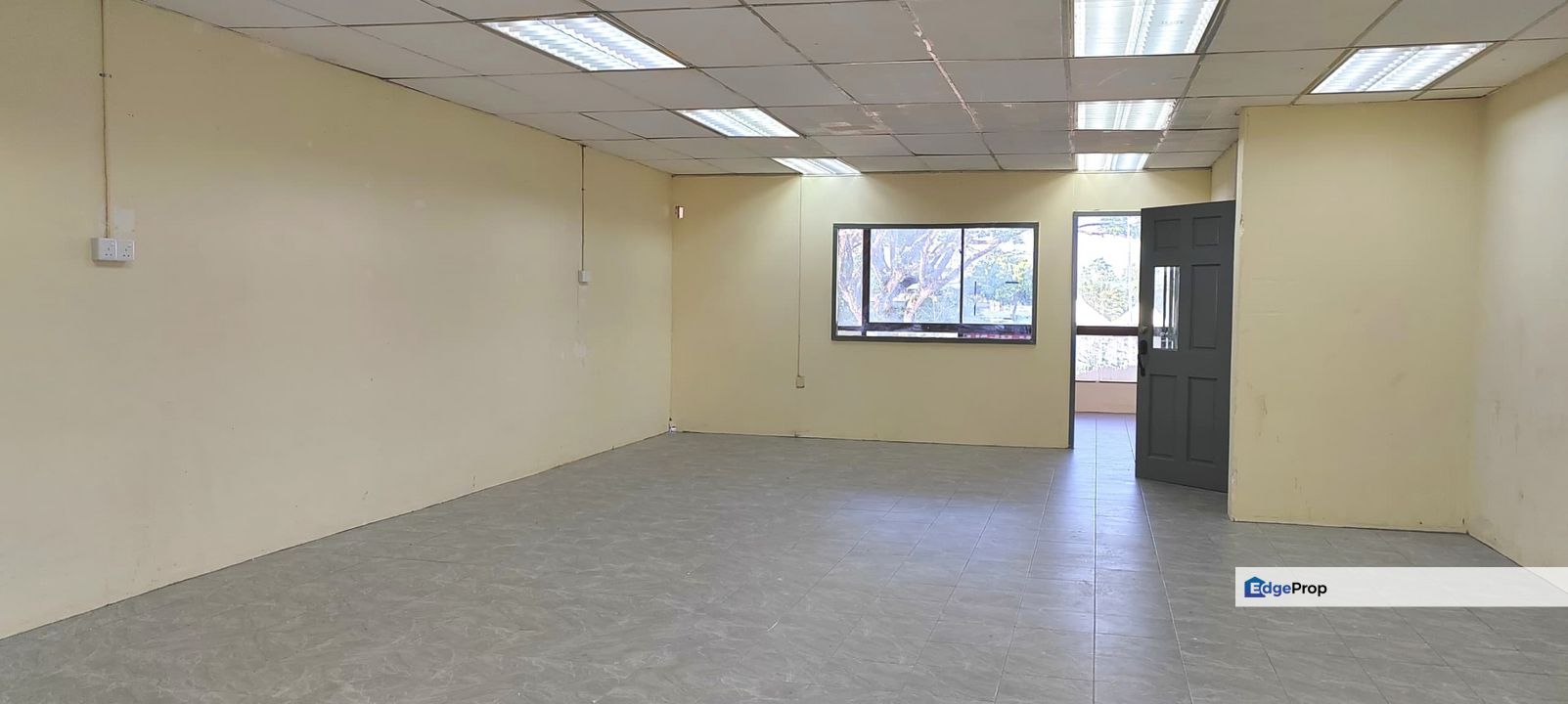 1st Floor Shoplot For Rentat Jalan Nanas (Facing Main Road), Sarawak, Kuching