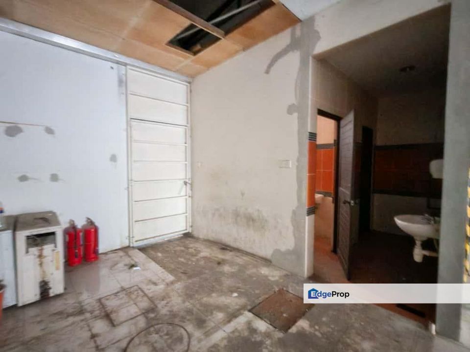 Ground and first floor shoplot for Rent!  Located at Height Drive Commercial Centre ( next to One TJ) , Sarawak, Kuching