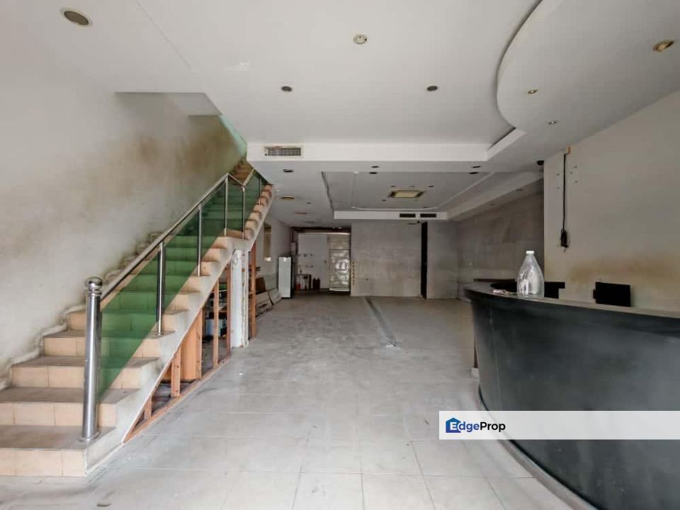 Ground and first floor shoplot for Rent!  Located at Height Drive Commercial Centre ( next to One TJ) , Sarawak, Kuching