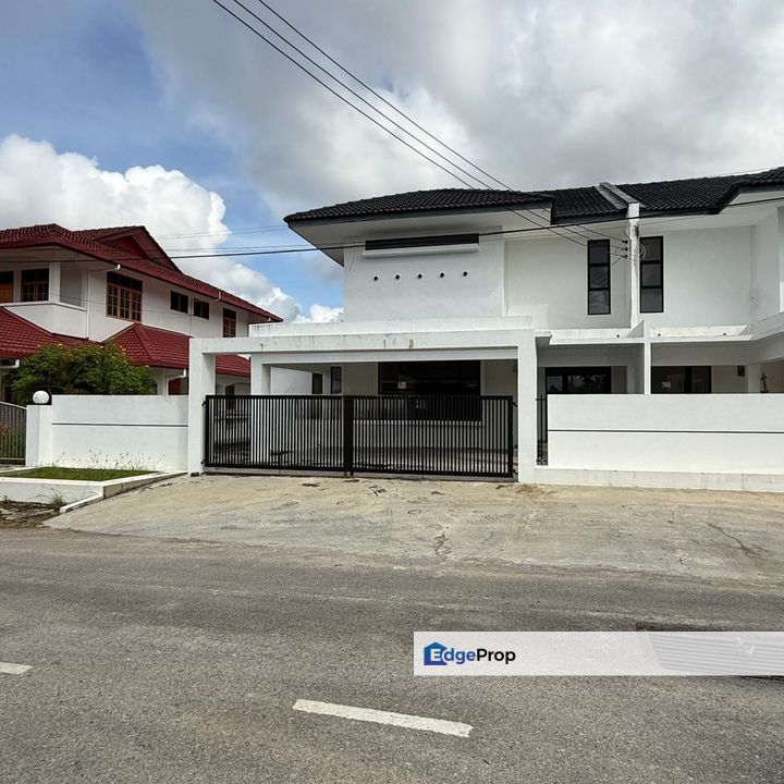 Miri Double Storey Semi-detached House For Sale Located at Pujut 7, Miri, Sarawak, Miri