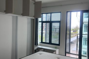 P'Residence Apartment (Corner) For Rent Located at Batu Kawa, Near Emart