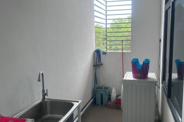 P'Residence Apartment (Corner) For Rent Located at Batu Kawa, Near Emart