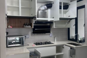 P'Residence Apartment (Corner) For Rent Located at Batu Kawa, Near Emart