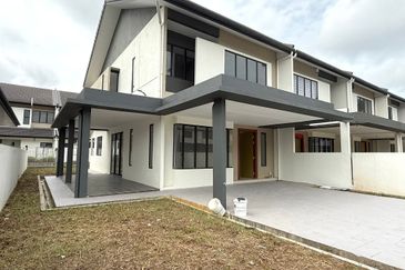 Double storey Terrace Corner House For Sale! Located at Urban Heights, Jalan Stephen Yong