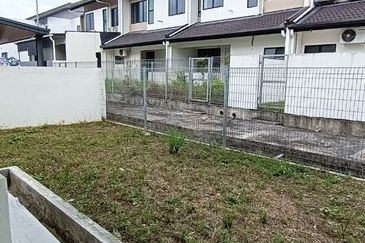 Double storey Terrace Corner House For Sale! Located at Urban Heights, Jalan Stephen Yong