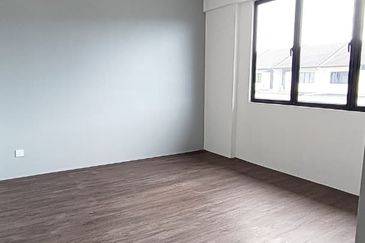 Double storey Terrace Corner House For Sale! Located at Urban Heights, Jalan Stephen Yong