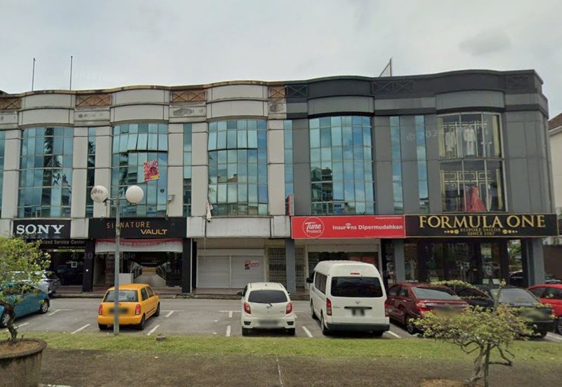 Triple Storey Intermediate Shoplot For Sale! Located at Satok, facing Main Road