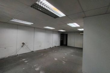 First Floor Intermediate Shoplot For Rent Located at Jalan Kereta Api 3rd Mile 