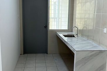 Sri Pertiwi SP Lodge Apartment For Rent! Located at MJC, Batu Kawa