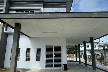 Double Storey Semi-Detached House For Sale! Located at Taman Serapi Maju, Matang