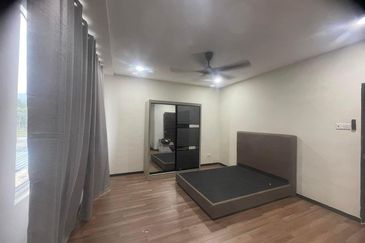 Double Storey Semi-Detached House For Sale! Located at Taman Serapi Maju, Matang