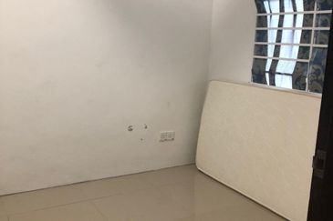 Double Storey Semi-Detached House For Sale! Located at Taman Serapi Maju, Matang