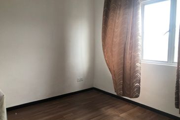 Double Storey Semi-Detached House For Sale! Located at Taman Serapi Maju, Matang