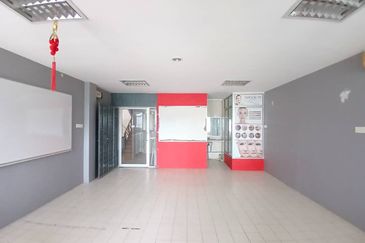 Chonglin Park First Floor Unit For Sale Located at Jalan Tabuan, Kuching